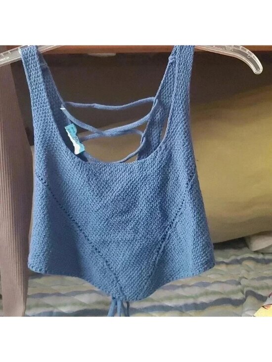 Tops - Blue knit crop top